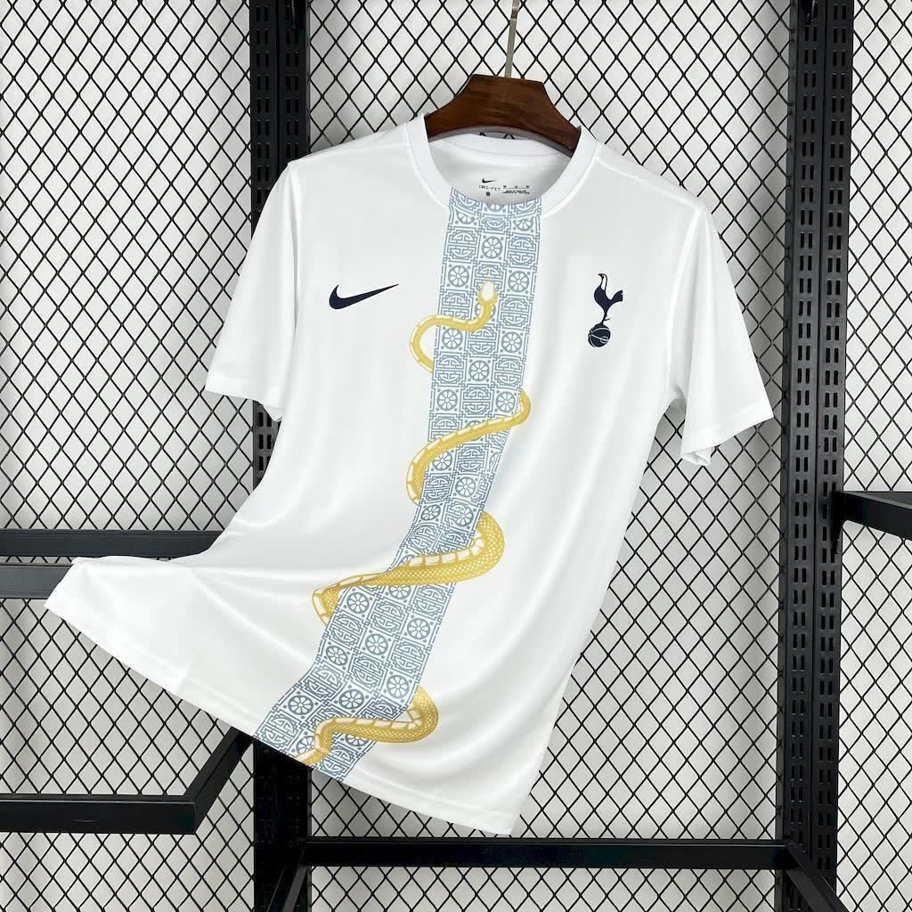 football-shirt-tottenham-hotspur-white-gold-snake-edition-25-26-1 Football Shirt Tottenham Hotspur White Gold Snake Edition 25-26 front