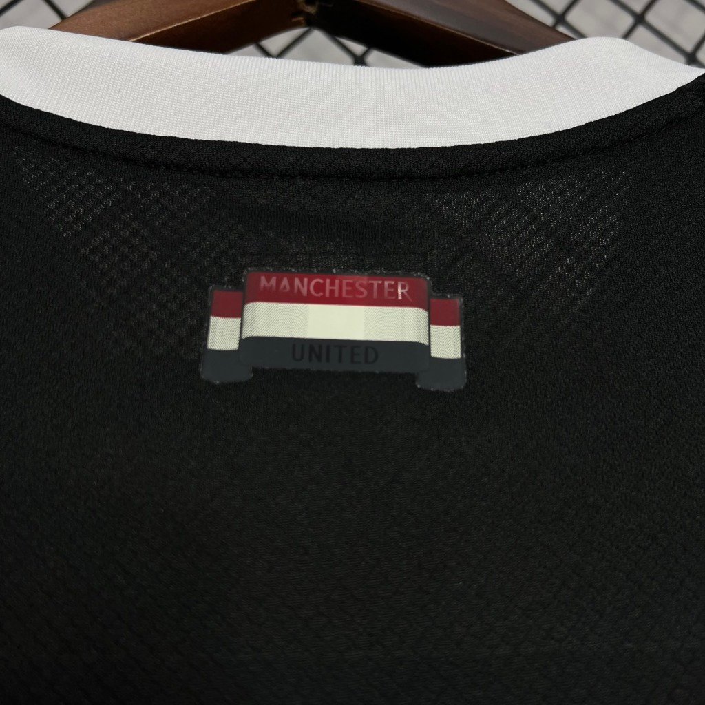 football-shirt-manchester-united-fourth-goalkeeper-25-26-4 Football Shirt Manchester United Fourth Goalkeeper 25-26 extra 2