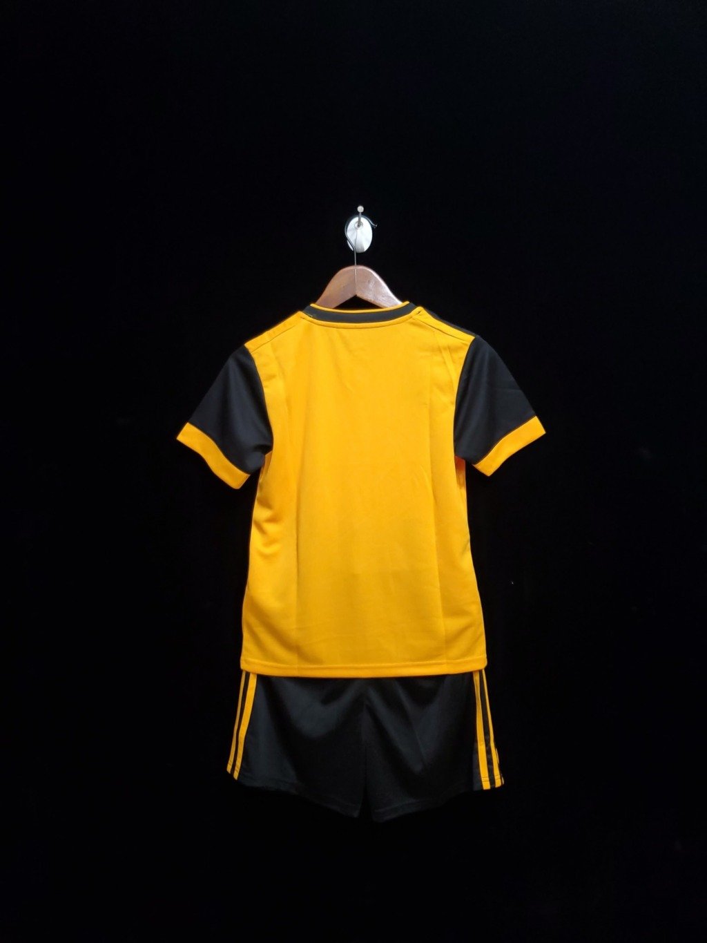 football-shirt-wolverhampton-wanderers-home-20-22-2 Football Shirt Wolverhampton Wanderers Home 20-21 back