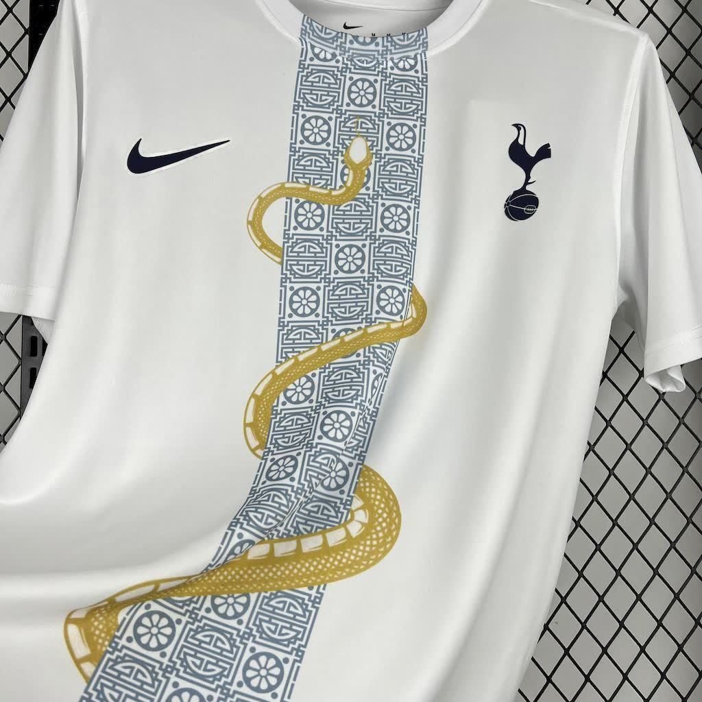 football-shirt-tottenham-hotspur-white-gold-snake-edition-25-26-4 Football Shirt Tottenham Hotspur White Gold Snake Edition 25-26 extra 2