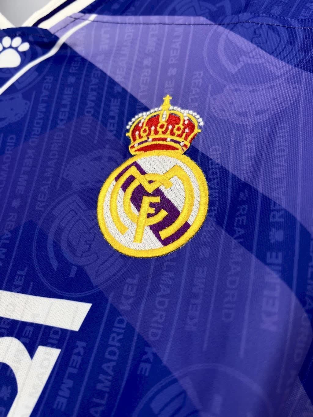 football-shirt-real-madrid-away-96-97-retro-5 Football Shirt Real Madrid Away 96-97 Retro extra 3