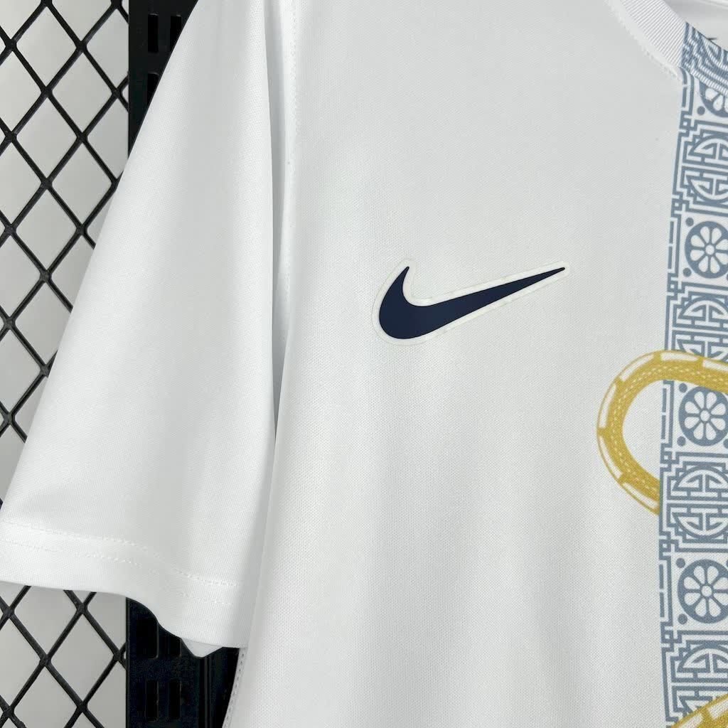 football-shirt-tottenham-hotspur-white-gold-snake-edition-25-26-6 Football Shirt Tottenham Hotspur White Gold Snake Edition 25-26 extra 4