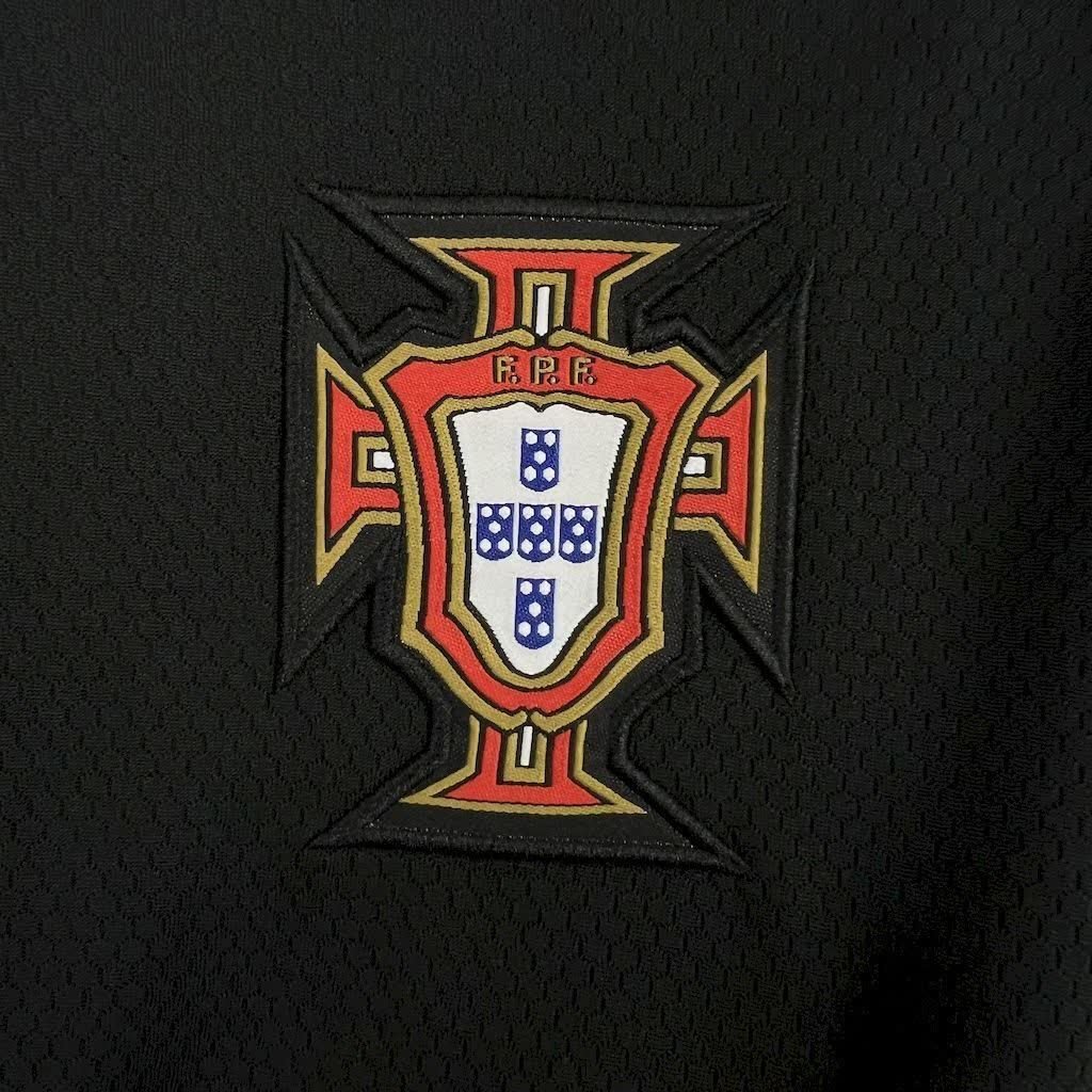 football-shirt-portugal-away-06-07-retro-6 Football Shirt Portugal Away 06-07 Retro extra 4